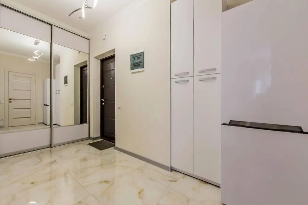 Новые Светлые Апартаменты Метро Славутич Apartment